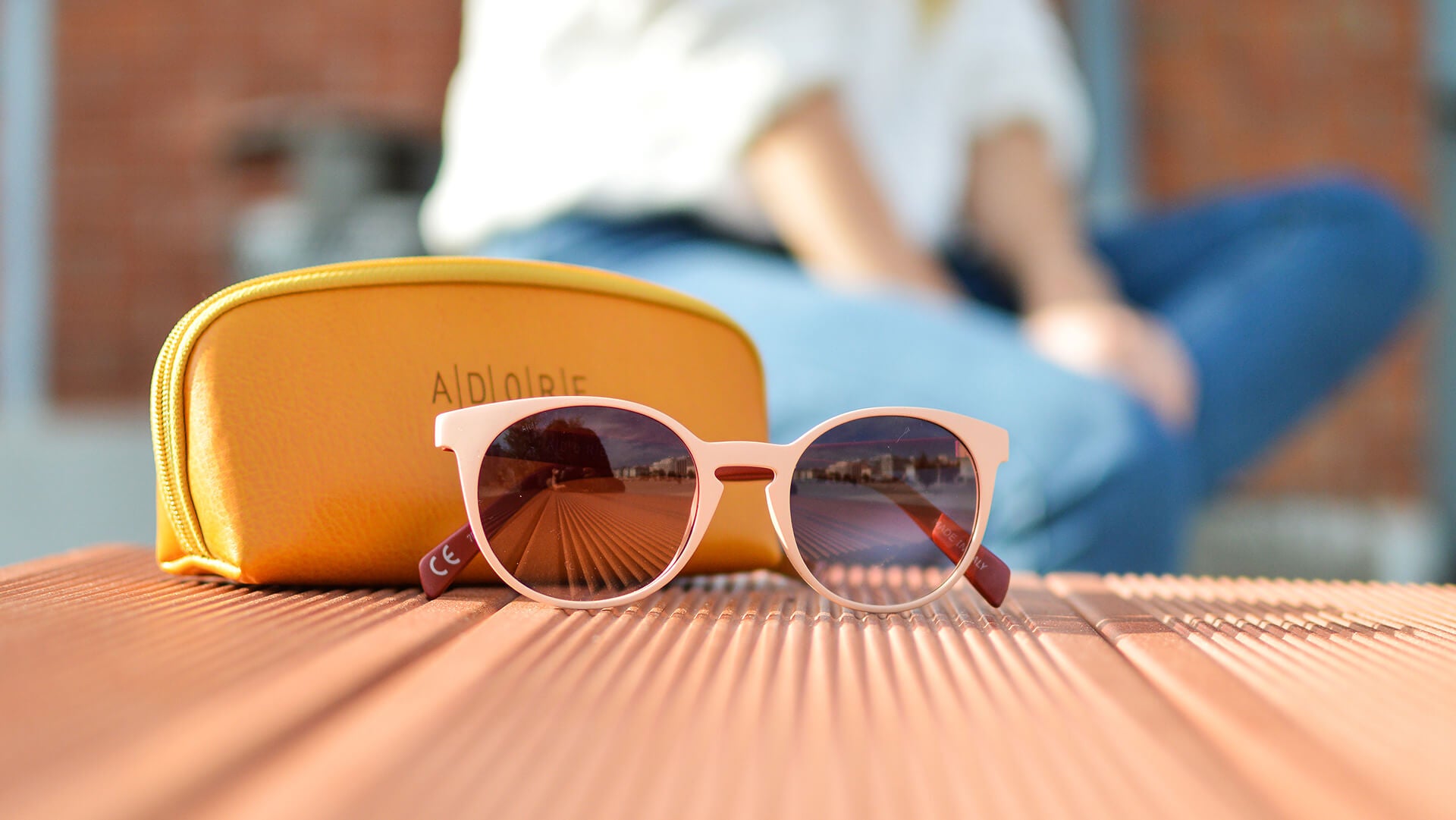 Glass is on park seater